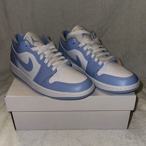 BRAND NEW Air Jordan 1 Low Women's Shoes Size 8